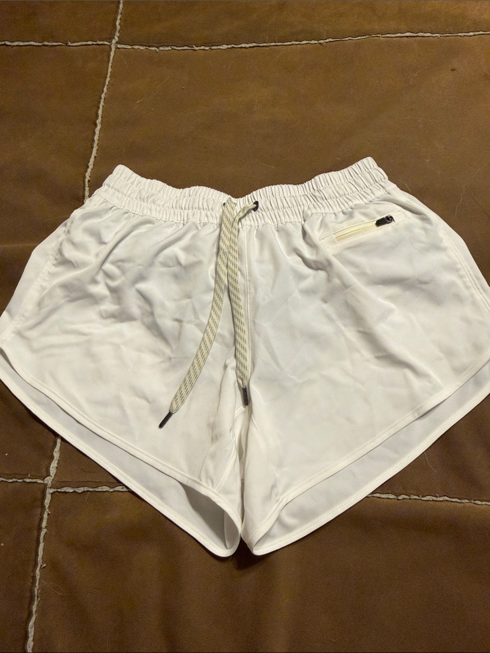 Vuori Clementine 2.0 White Athletic Drawstring Shorts with Zip Pocket